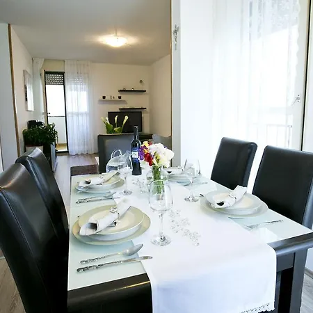 Апартаменти Golden Place